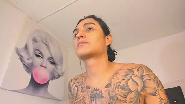 Snapshot of BiancaValentinna chatting on November 18, 8:45 pm BiancaValentinna online show from November 18, 8:45 pm