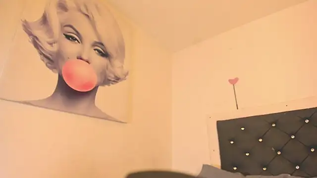 Snapshot of BiancaValentinna chatting on October 27, 9:05 pm BiancaValentinna online show from October 27, 9:05 pm