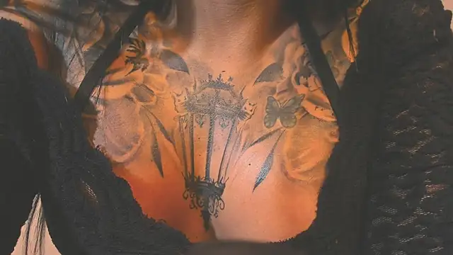 Snapshot of BiancaValentinna chatting on October 25, 8:53 pm BiancaValentinna online show from October 25, 8:53 pm