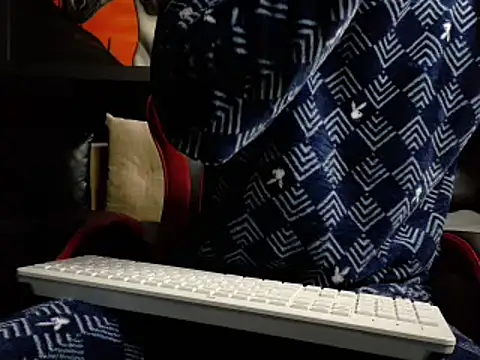 Snapshot of Molotov_Explosive chatting on October 24, 1:21 pm Molotov Explosive online show from October 24, 1:21 pm