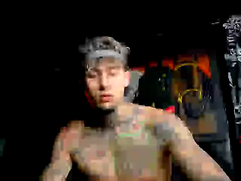 Snapshot of Molotov_Explosive chatting on October 19, 8:33 pm Molotov Explosive online show from October 19, 8:33 pm