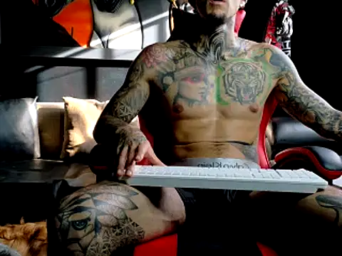 Snapshot of Molotov_Explosive chatting on October 25, 9:15 pm Molotov Explosive online show from October 25, 9:15 pm