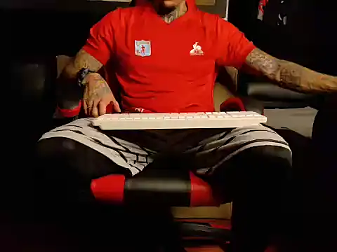 Snapshot of Molotov_Explosive chatting on November 7, 12:15 am Molotov Explosive online show from November 7, 12:15 am