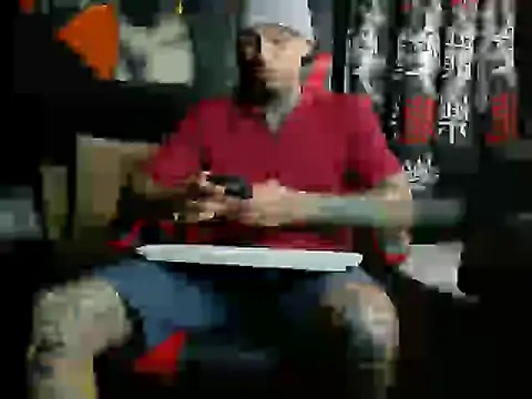 Snapshot of Molotov_Explosive chatting on November 8, 8:01 pm Molotov Explosive online show from November 8, 8:01 pm