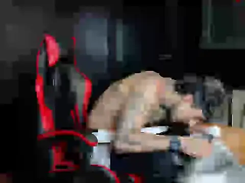 Snapshot of Molotov_Explosive chatting on November 21, 9:36 pm Molotov Explosive online show from November 21, 9:36 pm