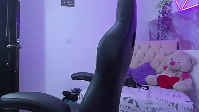 Sofi And Santy online show from April 18, 2:58 am