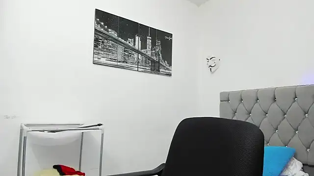 Snapshot of Sofi_And_Santy chatting on November 8, 10:57 pm Sofi And Santy online show from November 8, 10:57 pm