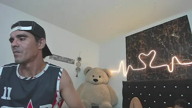 Sofi And Santy online show from May 30, 11:49 am