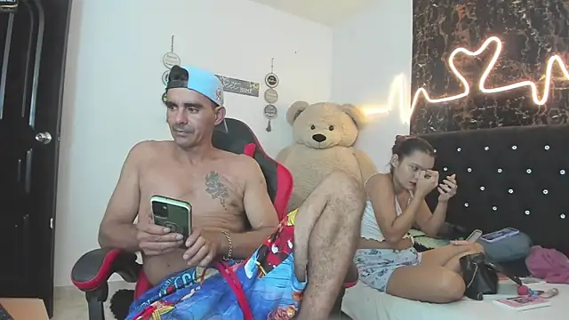 Sofi And Santy online show from June 6, 2:06 am