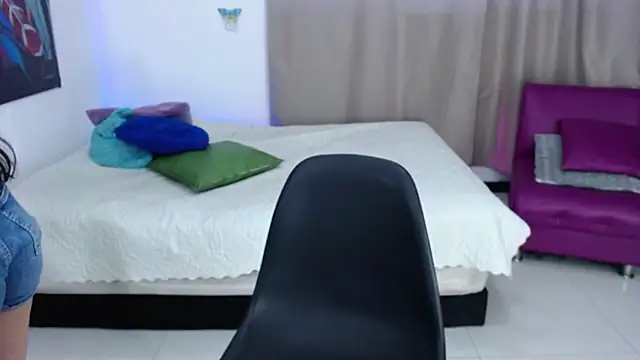 Snapshot of skarlett222 chatting on October 22, 11:14 pm skarlett222 online show from October 22, 11:14 pm