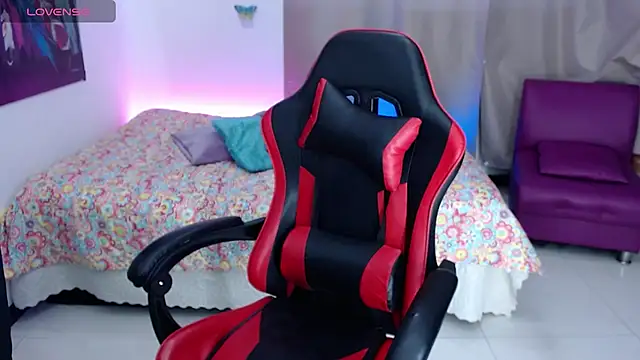 Snapshot of skarlett222 chatting on November 5, 11:52 pm skarlett222 online show from November 5, 11:52 pm