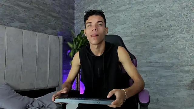 Snapshot of jhojan_foxxx_ chatting on November 11, 8:47 pm jhojan foxxx online show from November 11, 8:47 pm