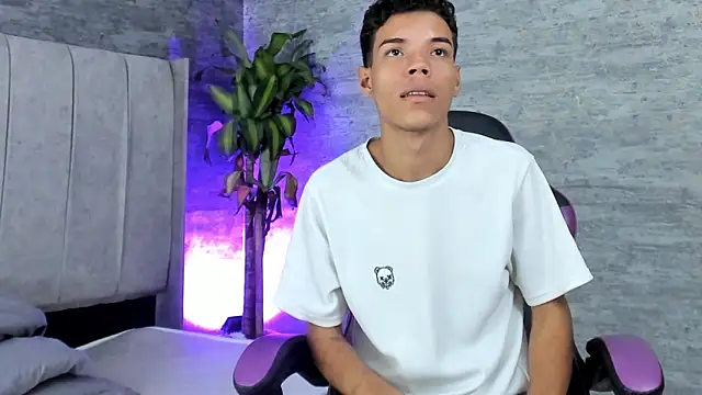 Snapshot of jhojan_foxxx_ chatting on November 16, 8:35 pm jhojan foxxx online show from November 16, 8:35 pm