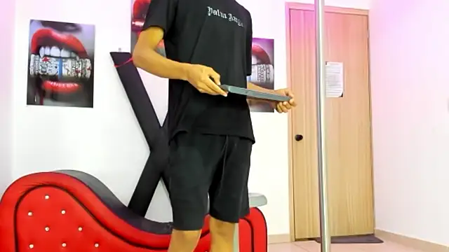 EMPIRE BOYS1 online show from November 3, 7:06 pm