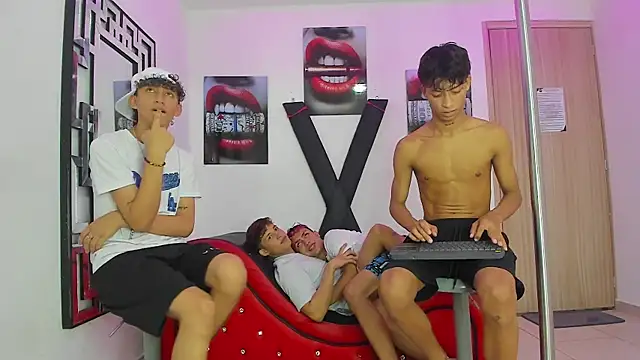 Snapshot of EMPIRE_BOYS1 chatting on October 14, 7:25 pm EMPIRE BOYS1 online show from October 14, 7:25 pm
