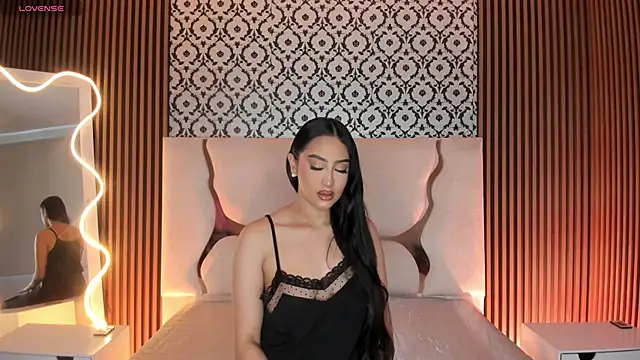 Snapshot of BEELLA_TAY1 chatting on December 15, 12:33 pm BEELLA TAY1 online show from December 15, 12:33 pm