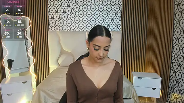 Snapshot of BEELLA_TAY1 chatting on October 24, 2:05 pm BEELLA TAY1 online show from October 24, 2:05 pm