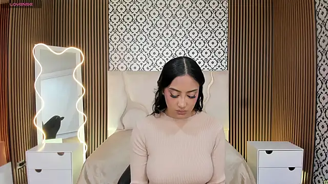 Snapshot of BEELLA_TAY1 chatting on November 15, 3:05 pm BEELLA TAY1 online show from November 15, 3:05 pm