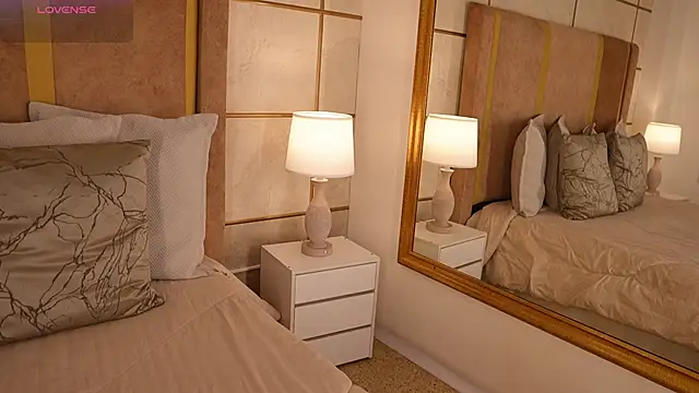 lyrabellini online show from March 8, 10:51 am