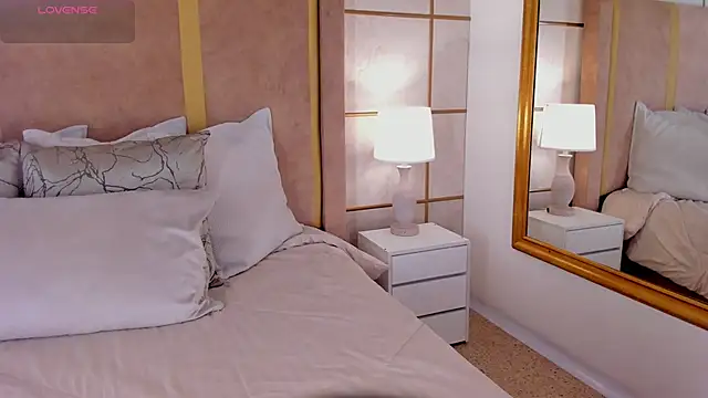 lyrabellini online show from February 25, 11:21 am