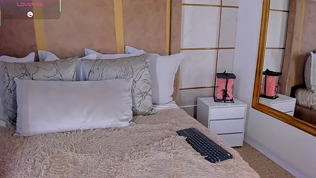 lyrabellini online show from December 22, 10:48 am