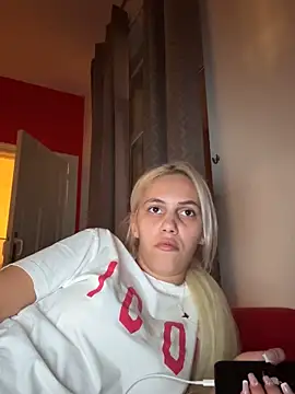 Snapshot of Andreea-Tina01A chatting on October 13, 6:42 pm Andreea-Tina01A online show from October 13, 6:42 pm