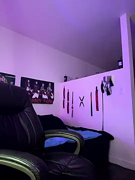 MiniMonroe online show from January 13, 1:04 pm