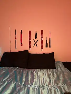 MiniMonroe online show from November 15, 11:25 am