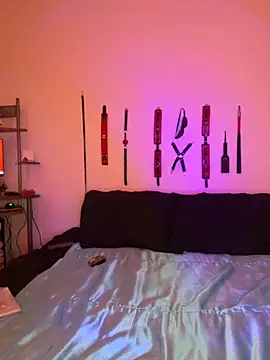 MiniMonroe online show from December 3, 10:47 am