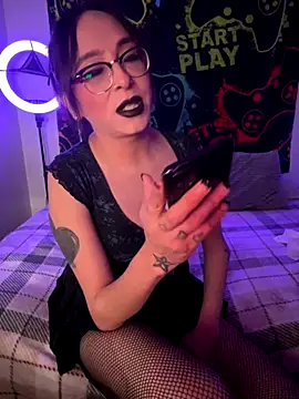 MiniMonroe online show from November 6, 9:46 am