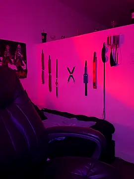 MiniMonroe online show from January 6, 7:40 pm