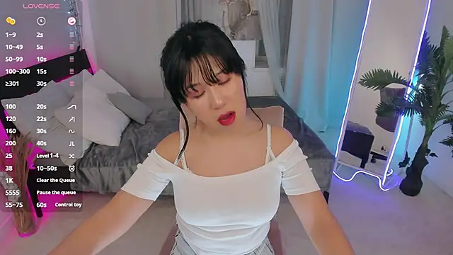 Snapshot of Erika_Kim chatting on November 8, 6:17 am Erika Kim online show from November 8, 6:17 am