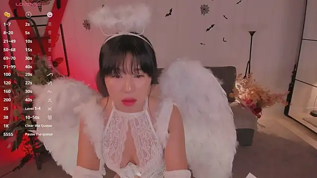 Snapshot of Erika_Kim chatting on October 29, 6:01 am Erika Kim online show from October 29, 6:01 am