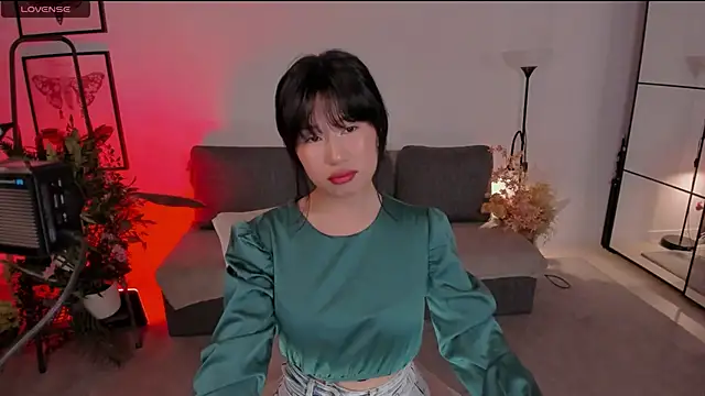 Snapshot of Erika_Kim chatting on November 7, 5:45 am Erika Kim online show from November 7, 5:45 am