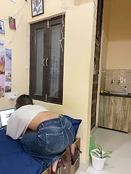 deepikaa aroraa online show from February 6, 4:03 pm