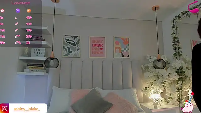 Snapshot of Isabella__gonzalez_ chatting on November 26, 3:28 am Isabella gonzalez online show from November 26, 3:28 am