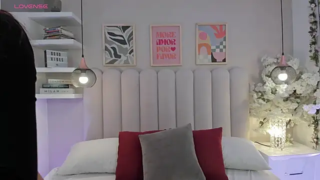 Snapshot of Isabella__gonzalez_ chatting on October 28, 3:29 am Isabella gonzalez online show from October 28, 3:29 am