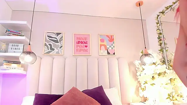 Snapshot of Isabella__gonzalez_ chatting on November 24, 3:39 am Isabella gonzalez online show from November 24, 3:39 am