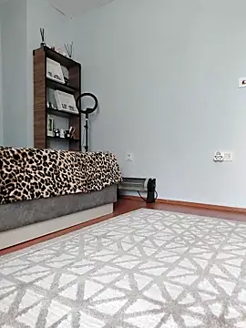 ElenabonyX online show from April 17, 1:58 pm