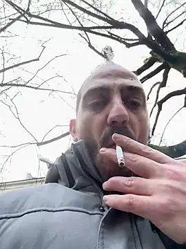 Snapshot of AlexGogo23 chatting on February 21, 7:43 am AlexGogo23 online show from February 21, 7:43 am