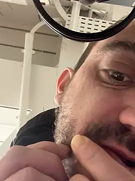 Snapshot of AlexGogo23 chatting on February 17, 4:54 am AlexGogo23 online show from February 17, 4:54 am