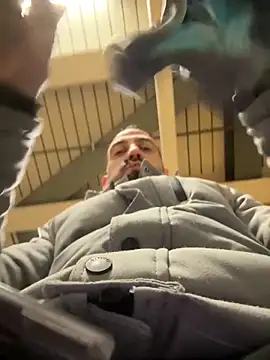 Snapshot of AlexGogo23 chatting on February 2, 5:17 am AlexGogo23 online show from February 2, 5:17 am