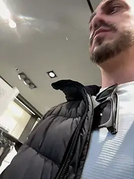 Snapshot of AlexGogo23 chatting on March 3, 1:29 pm AlexGogo23 online show from March 3, 1:29 pm