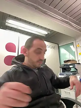 Snapshot of AlexGogo23 chatting on February 11, 3:12 pm AlexGogo23 online show from February 11, 3:12 pm