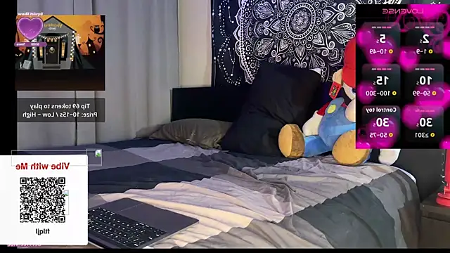 Snapshot of Glow92 chatting on October 13, 6:15 am Glow92 online show from October 13, 6:15 am