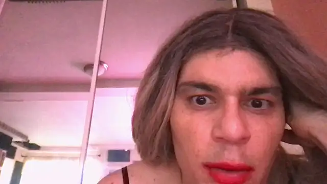 Snapshot of Glow92 chatting on December 16, 5:50 pm Glow92 online show from December 16, 5:50 pm