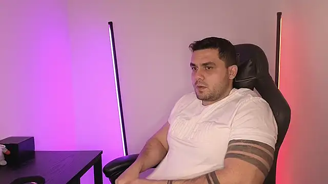 Snapshot of Danielbateson chatting on January 9, 1:18 pm Danielbateson online show from January 9, 1:18 pm