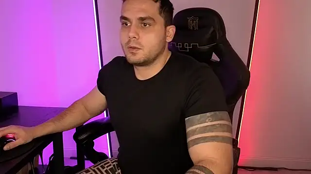 Snapshot of Danielbateson chatting on January 8, 1:06 pm Danielbateson online show from January 8, 1:06 pm