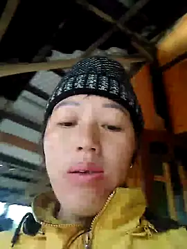 Snapshot of Yanmey chatting on December 3, 12:01 am Yanmey online show from December 3, 12:01 am