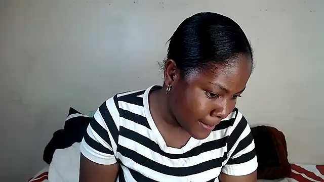 Yolaqueen04 online show from November 15, 1:26 pm